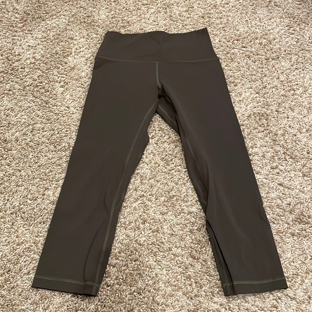 Hawthorne HeyNuts 21” crop leggings size small